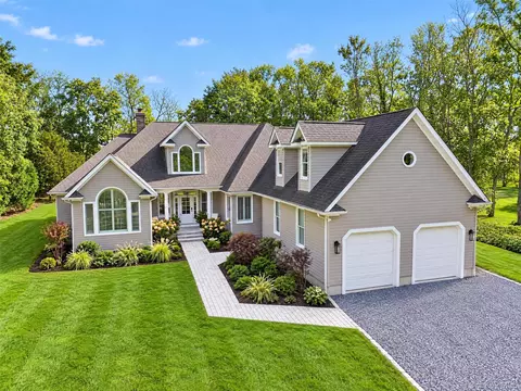1320 Breakwater Rd, Mattituck, NY 11952