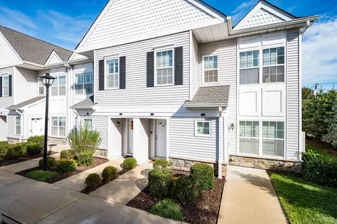 103 Spring Dr #103, Seaford, NY 11783