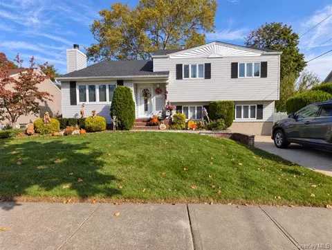 14 Glenbrook Rd, Hicksville, NY 11801