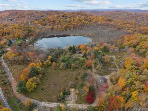 22 Living Springs Ln, Putnam Valley, NY 10579