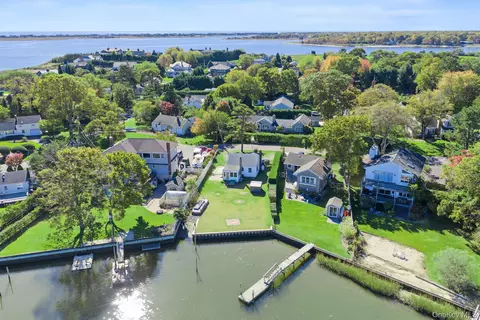 61 W End Ave, East Quogue, NY 11942