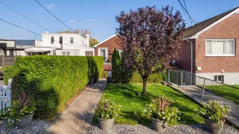 622 Mile Square Rd, Yonkers, NY 10704