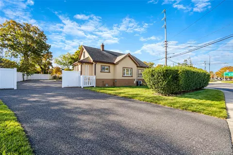 1471 5th Ave, Bay Shore, NY 11706