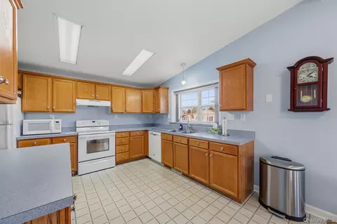 Kitchen - 27 Naples Dr, Poughkeepsie, NY 12603 photo 1 of 4