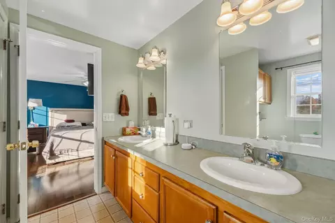 Bath - 27 Naples Dr, Poughkeepsie, NY 12603 photo 3 of 4