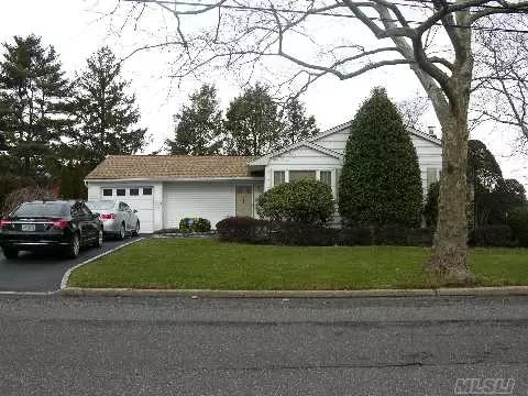 Undisclosed, Commack, NY 11725 photo 1