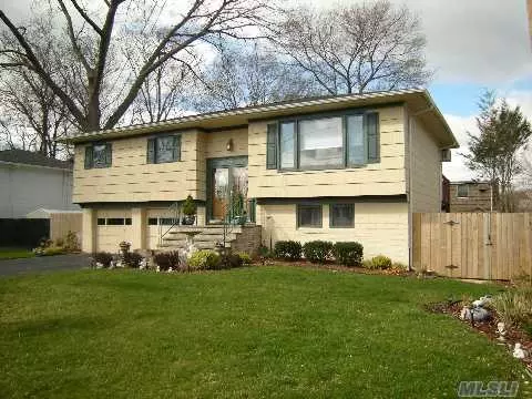624 Vine ST, Babylon, NY 11702 photo 1