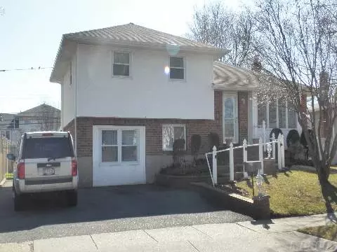 65 Stratford RD, Plainview, NY 11803 photo 1