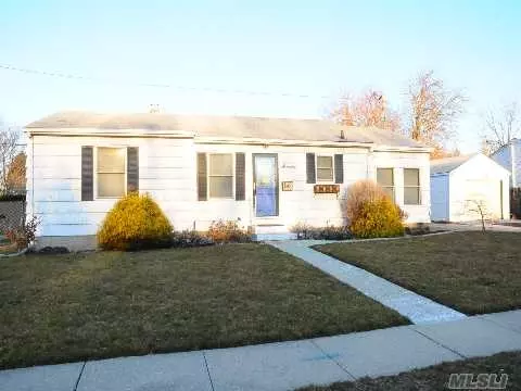 70 Hope DR, Plainview, NY 11803 photo 1