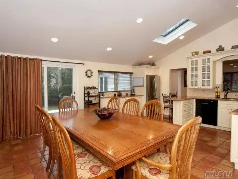 16 Madison AVE, Jericho, NY 11753 photo 1