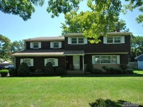 63 Oxbow Rd, Patchogue, NY 11772 photo 1
