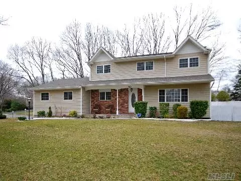 3 Thide CT, Smithtown, NY 11787 photo 1