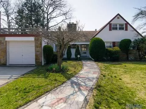 227 Maxson Ave, Freeport, NY 11520 photo 1