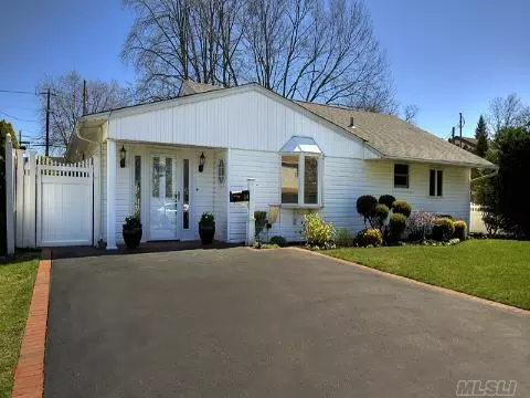 14 E Millpage Dr, Bethpage, NY 11714 photo 1