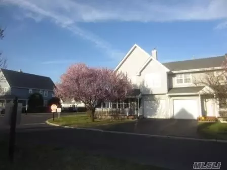 11 Maple Wing Dr, Central Islip, NY 11722 photo 1