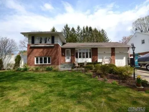 4 Orleans Ct, Commack, NY 11725 photo 1