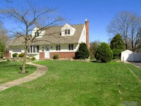 15 Niagara LN, Commack, NY 11725 photo 1