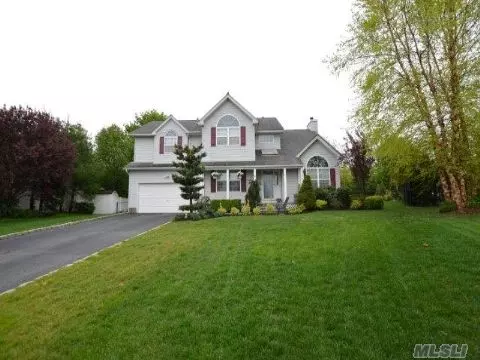 8 Quantuck Ct, Commack, NY 11725 photo 1