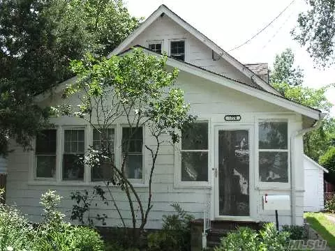 1770 Longfellow St, Baldwin, NY 11510 photo 1