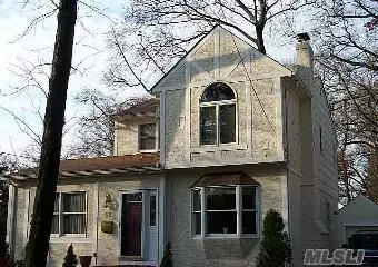95 Stevenson St, Lynbrook, NY 11563 photo 1