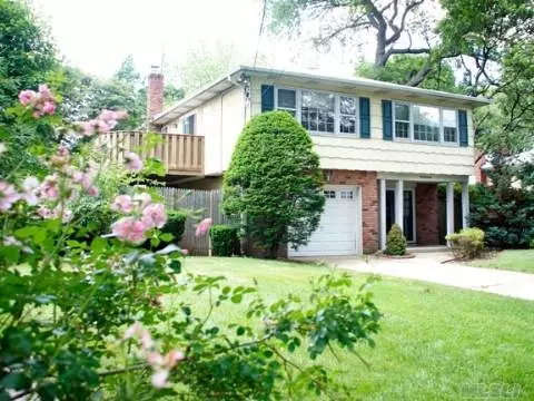 47 John ST, Plainview, NY 11803 photo 1
