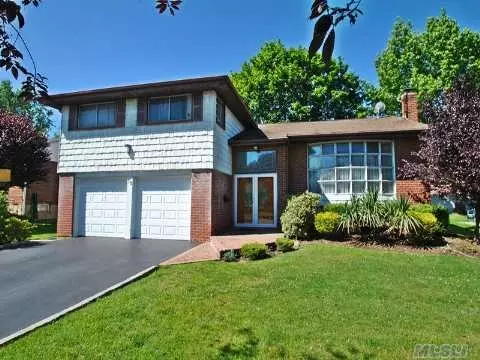 15 S Oaks BLVD, Plainview, NY 11803 photo 1