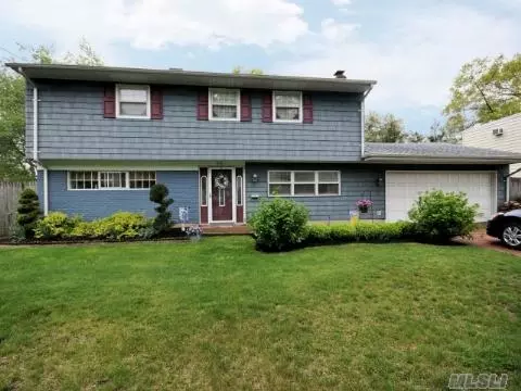 626 Morrison St, Babylon, NY 11702 photo 1