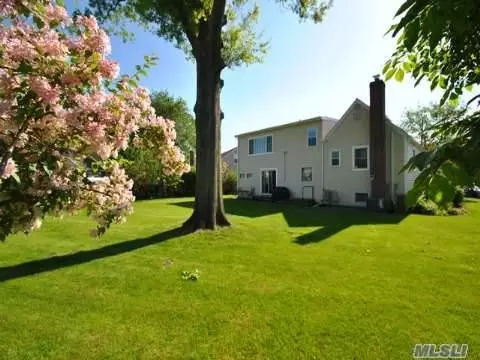 3224 Benjamin RD, Oceanside, NY 11572 photo 1