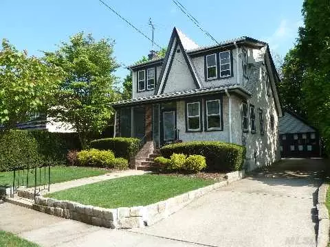 357 Carvel AVE, Cedarhurst, NY 11516 photo 1