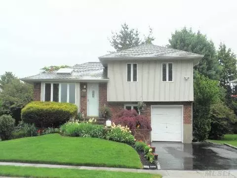 19 Newcastle AVE, Plainview, NY 11803 photo 1