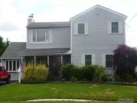 2 Nehring Ave, Babylon, NY 11702 photo 1