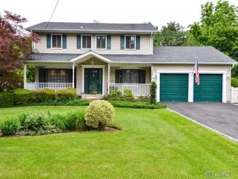 10 Cornell Dr, Plainview, NY 11803 photo 1