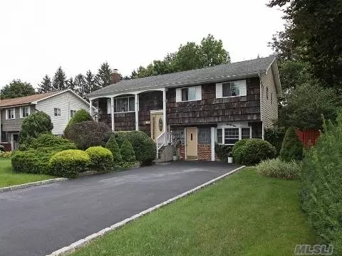 29 Dolly DR, Commack, NY 11725 photo 1