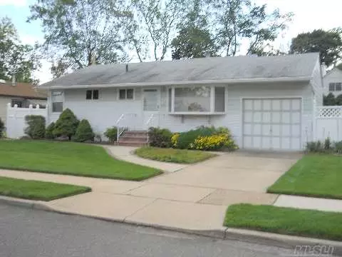 3 Janet DR, Plainview, NY 11803 photo 1