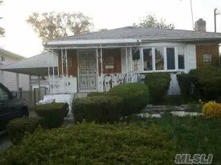 33 Willow Ave, Hempstead, NY 11550 photo 1