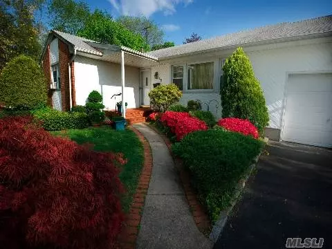46 Jerold ST, Plainview, NY 11803 photo 1