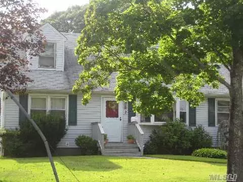 232 Schoenfeld BLVD, Patchogue, NY 11772 photo 1
