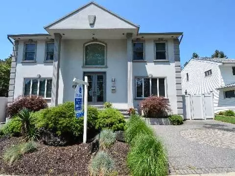 44 Randy LN, Plainview, NY 11803 photo 1