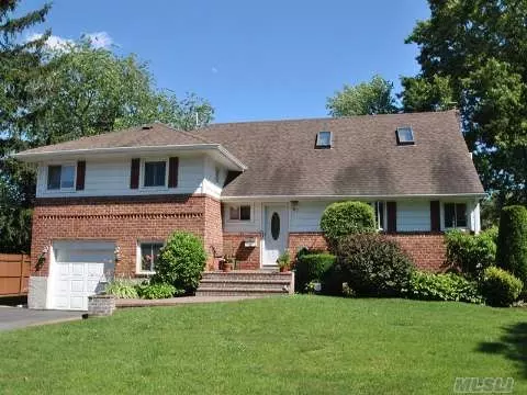 97 Virginia AVE, Plainview, NY 11803 photo 1