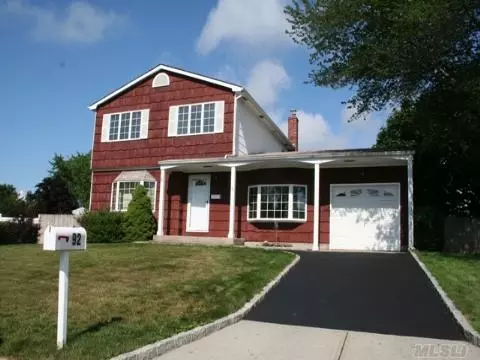 92 Circle West Dr, Patchogue, NY 11772 photo 1
