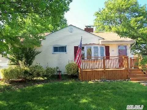 92 Grant St, Freeport, NY 11520 photo 1