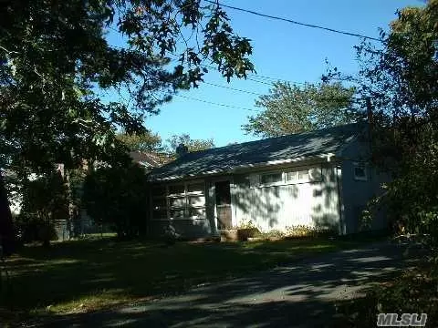 9 State St, Hampton Bays, NY 11946 photo 1