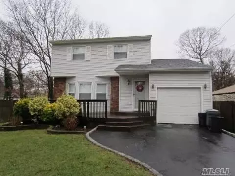 208 Pawnee Ave, Mastic, NY 11950 photo 1