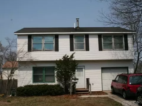 19 Barnes St, Patchogue, NY 11772 photo 1