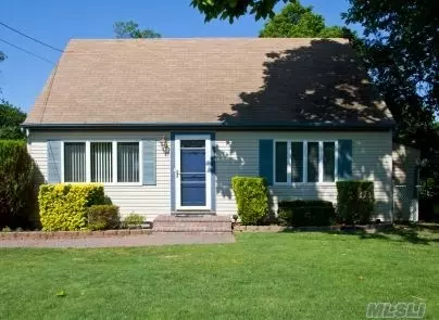 412 Bay AVE, Patchogue, NY 11772 photo 1