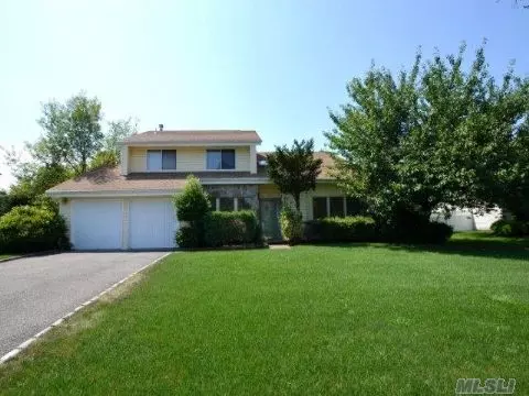 9 Timber Ridge Dr, Commack, NY 11725 photo 1