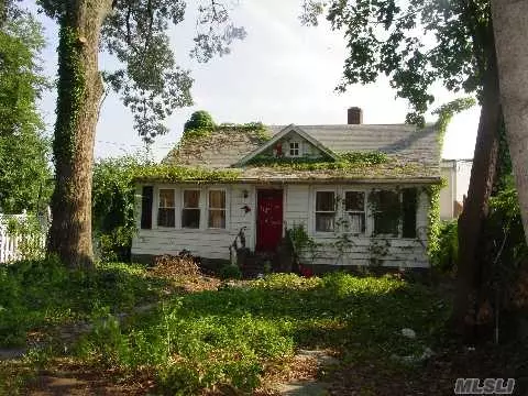 110 E Maple St, Valley Stream, NY 11580 photo 1