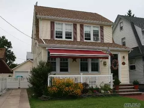 63 Manor RD, Lynbrook, NY 11563 photo 1
