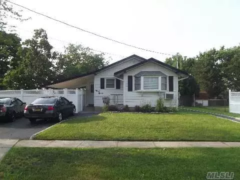47 E Chestnut St, Central Islip, NY 11722 photo 1