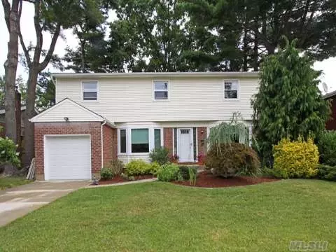 7 Jeremy AVE, Plainview, NY 11803 photo 1
